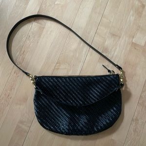 Clare v Moyen messenger